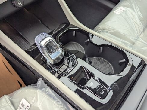 New 2026 Volvo XC40 B5 Ultra w/ Protection Package Premier image 16