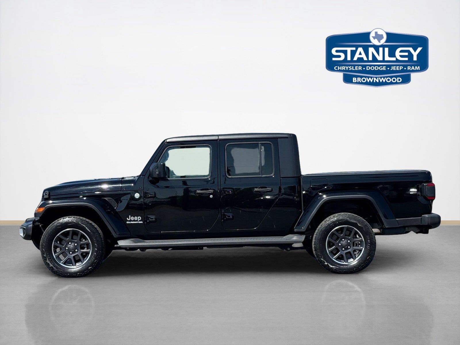 Used 2020 Jeep Gladiator Overland AWD/4WD image 4