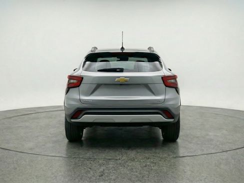 Used 2025 Chevrolet Trax LT FWD image 7
