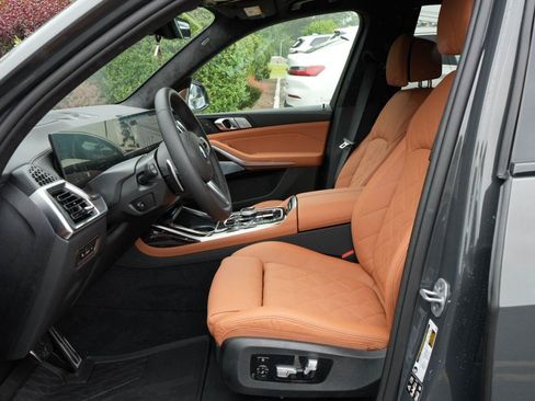 Used 2027 BMW X7 xDrive40i AWD/4WD image 2