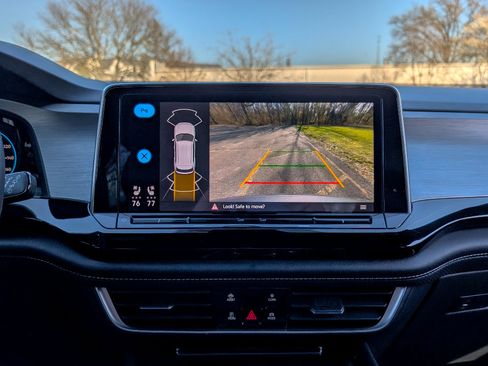 Used 2024 Volkswagen Atlas Cross Sport SE image 24