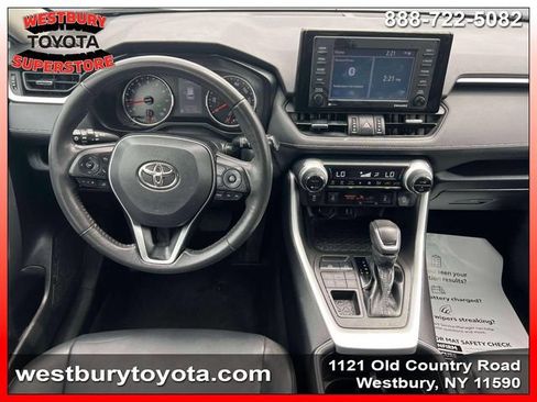 Used 2022 Toyota RAV4 XLE Premium AWD/4WD image 16