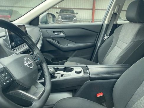 Used 2025 Nissan Rogue SV image 14