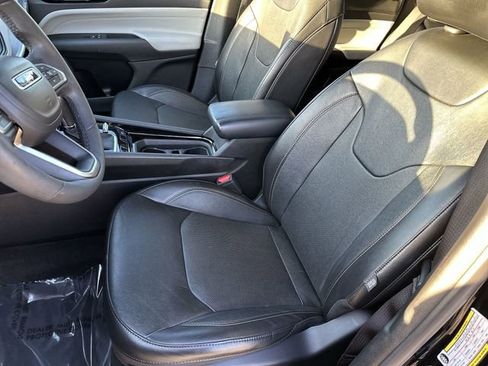 Used 2023 Jeep Compass Limited image 15