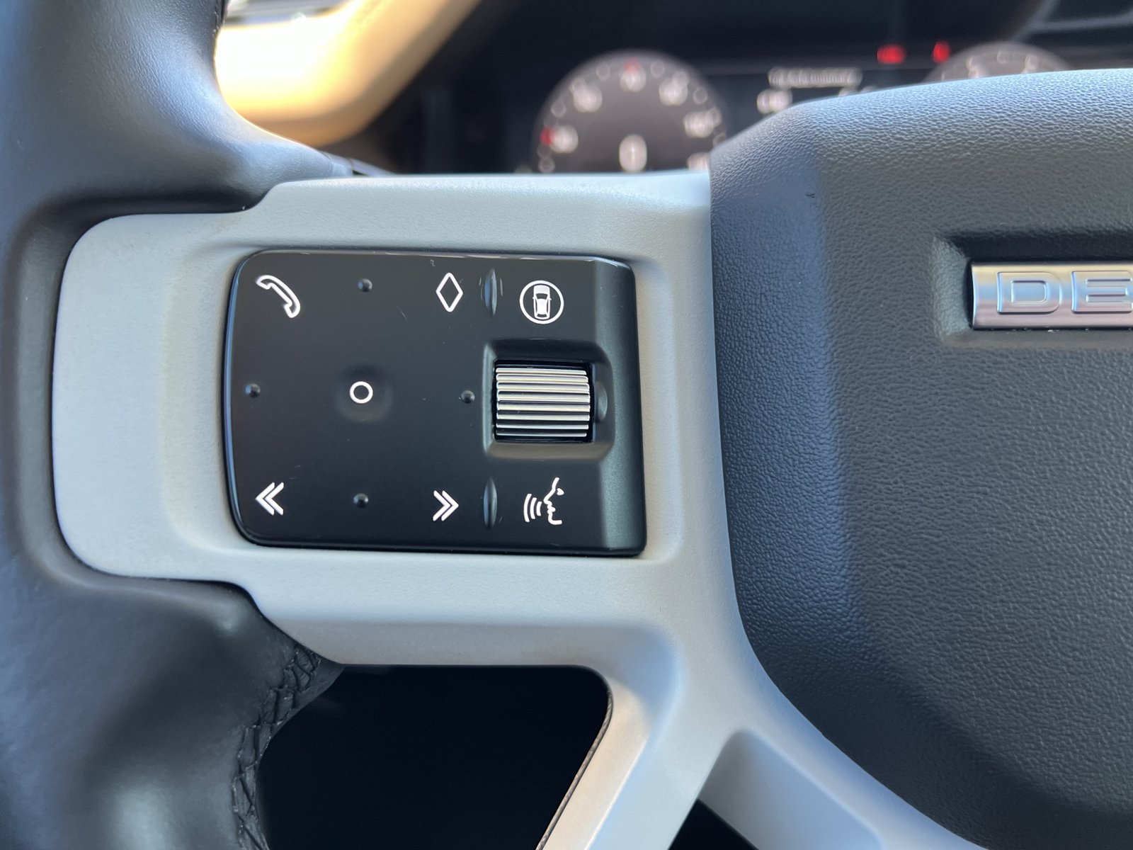 Used 2025 Land Rover Defender 110 S AWD/4WD image 18