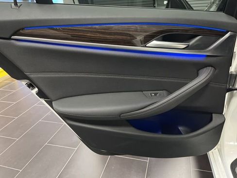 Used 2021 BMW 540i 540i 4D Sedan w/ Convenience Package image 11