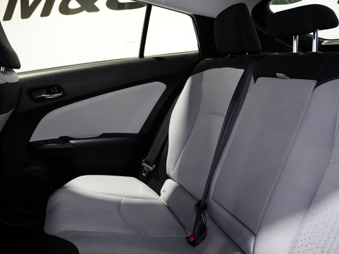 Used 2017 Toyota Prius Four image 18