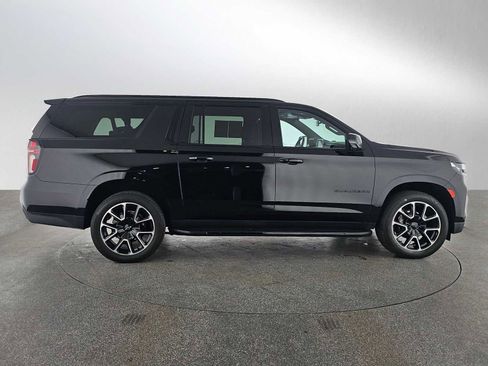 Used 2024 Chevrolet Suburban RST w/ Luxury Package image 2