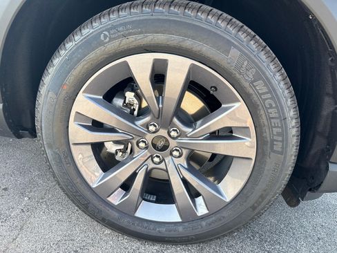 Used 2026 Ford Explorer Active w/ Active Comfort Package AWD/4WD image 8