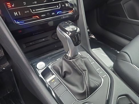 New 2025 Volkswagen Taos SEL image 11