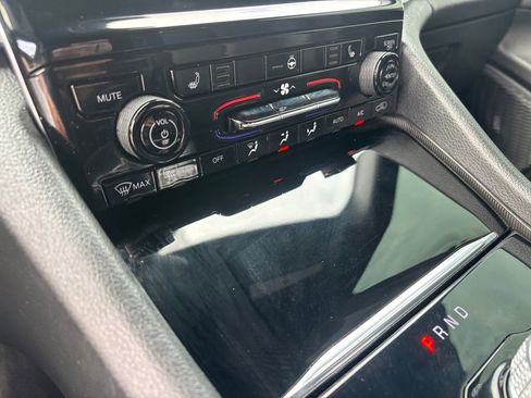 Used 2024 Jeep Grand Cherokee L Limited image 18