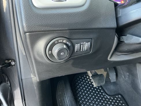 Used 2020 Jeep Compass Latitude w/ Cold Weather Group AWD/4WD image 29