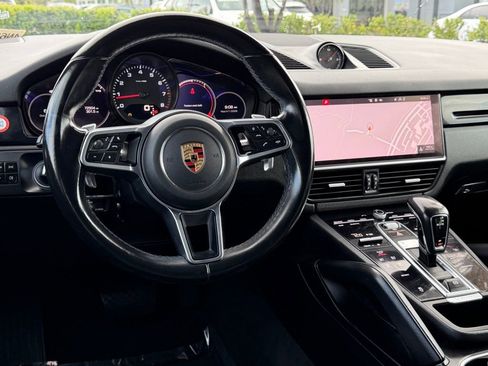 Used 2021 Porsche Cayenne image 31