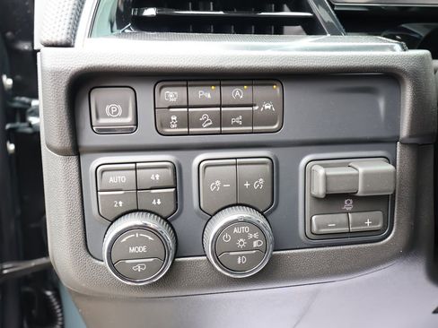 New 2026 Chevrolet Suburban RST w/ RST Capability Package AWD/4WD image 13