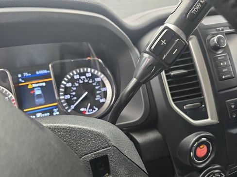 Used 2019 Nissan Titan SL w/ Midnight Edition image 39