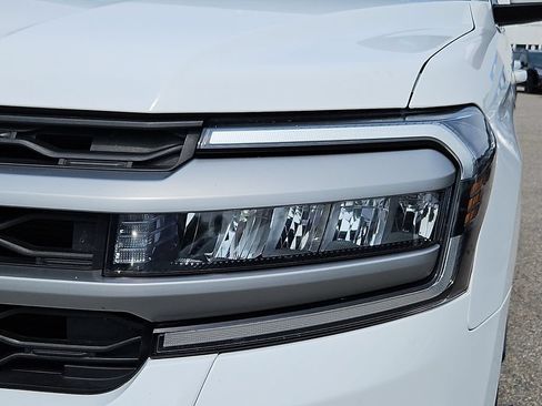 Used 2024 Ford Expedition XLT AWD/4WD image 9