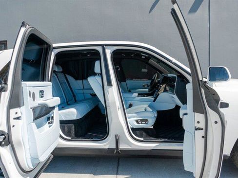 Used 2024 Rolls-Royce Cullinan Black Badge image 76