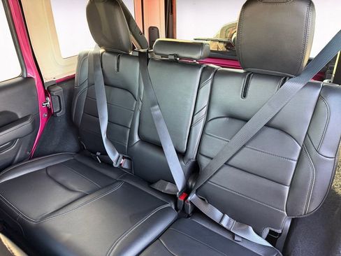 Used 2022 Jeep Wrangler Unlimited Sahara w/ Cold Weather Group image 13