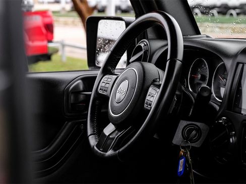 Used 2017 Jeep Wrangler Unlimited Rubicon image 11