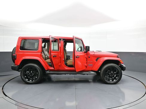 Used 2022 Jeep Wrangler Unlimited Sahara w/ Cold Weather Group AWD/4WD image 43