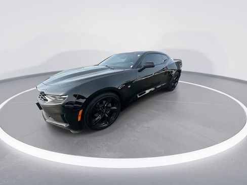 Used 2024 Chevrolet Camaro LT w/ Technology Package RWD image 4