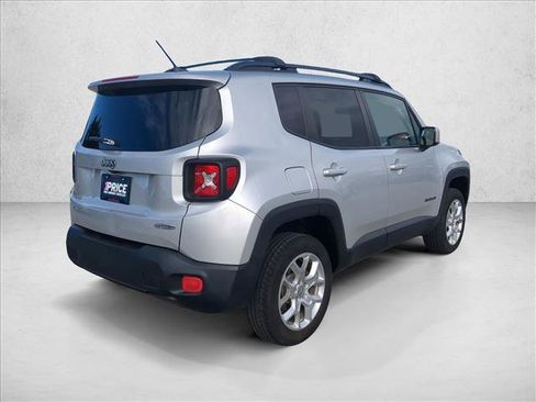 Used 2016 Jeep Renegade Latitude image 5