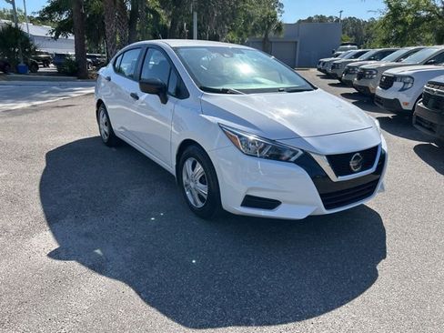 Used 2022 Nissan Versa S FWD image 2