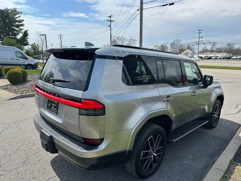 Used 2024 Lexus GX 550 image 5