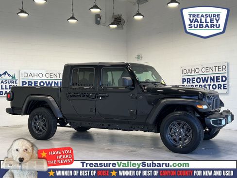 Used 2025 Jeep Gladiator Sport image 1