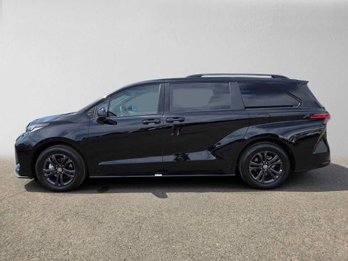 Certified 2026 Toyota Sienna XSE AWD/4WD image 6