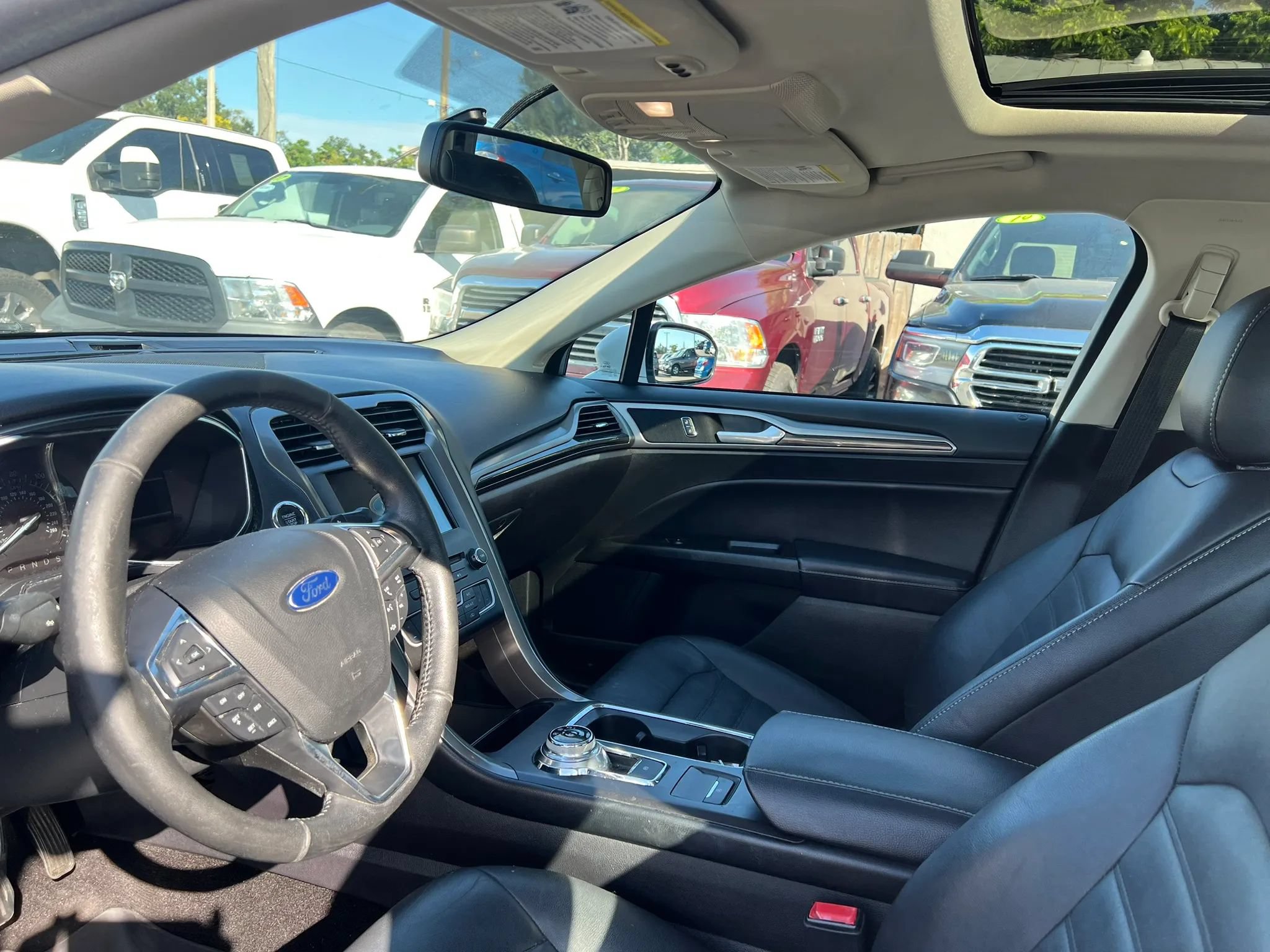 Used 2017 Ford Fusion SE w/ Fusion SE Technology Package FWD image 10