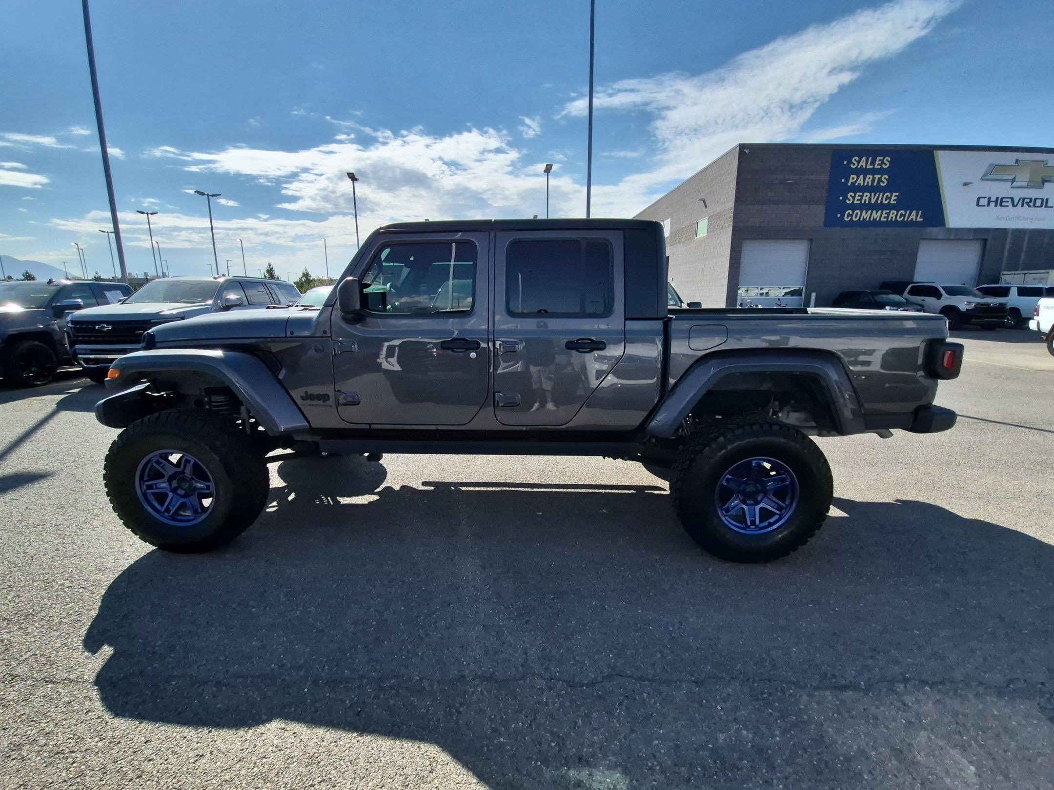 Used 2024 Jeep Gladiator Sport AWD/4WD image 7
