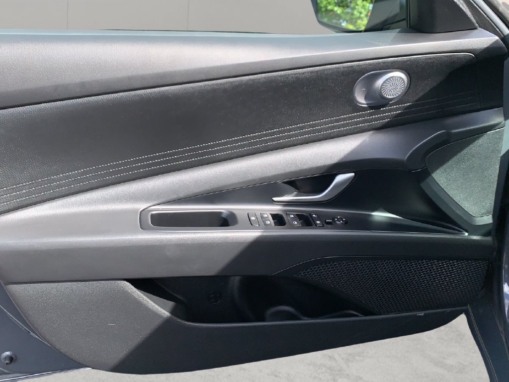 Used 2026 Hyundai Elantra SE FWD image 13