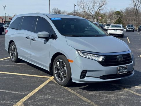 Certified 2023 Honda Odyssey Elite image 2