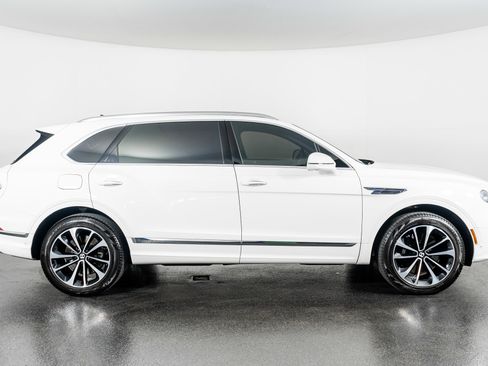 Used 2023 Bentley Bentayga Extended Wheelbase image 5