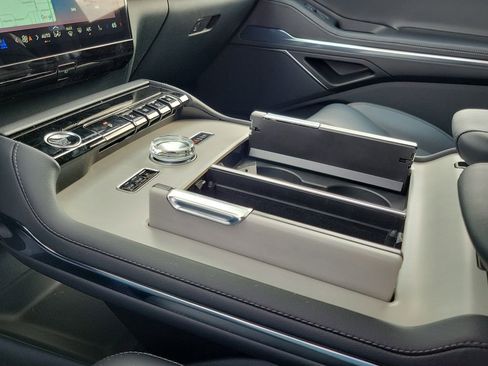 New 2026 Lincoln Navigator L Premier AWD/4WD image 29
