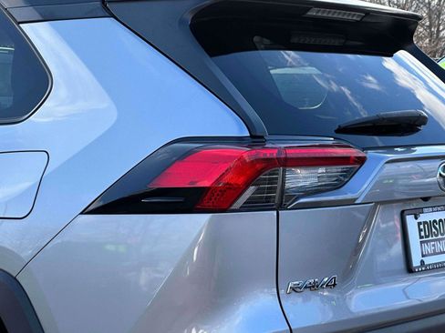 Used 2019 Toyota RAV4 XLE image 8