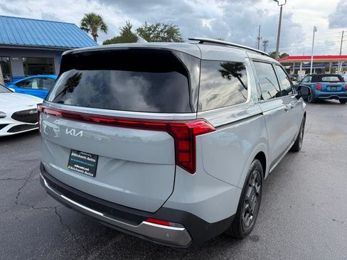 Used 2025 Kia Carnival SX FWD image 5