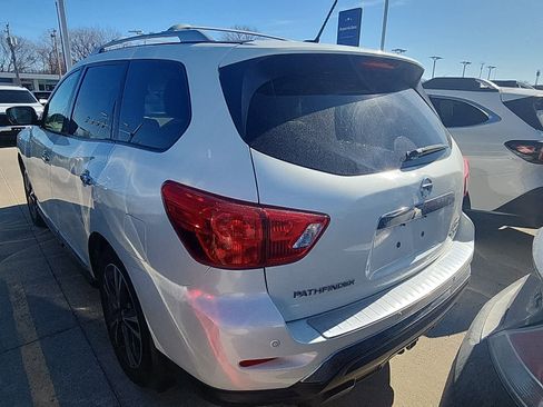 Used 2017 Nissan Pathfinder Platinum image 6