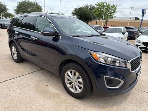 Used 2017 Kia Sorento FWD w/ LX Convenience Package image 3