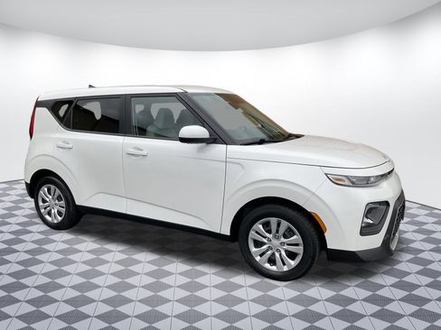 Used 2022 Kia Soul LX FWD image 1