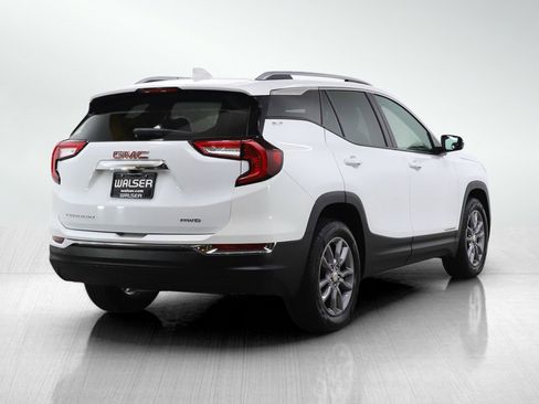 Used 2024 GMC Terrain SLT image 5
