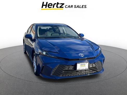 Used 2025 Toyota Camry LE image 1