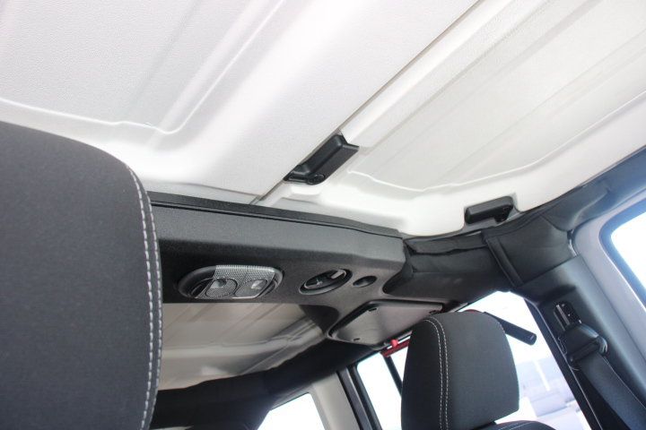 Used 2016 Jeep Wrangler Unlimited Rubicon w/ Connectivity Group AWD/4WD image 18