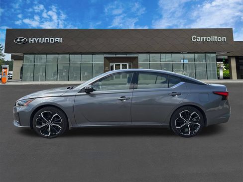 Used 2025 Nissan Altima 2.5 SR FWD image 8