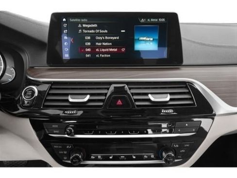Used 2019 BMW 530i xDrive AWD/4WD image 10