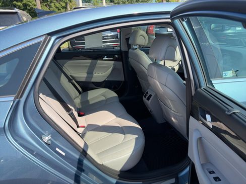 Used 2016 Hyundai Sonata Limited w/ Option Group 02 FWD image 16