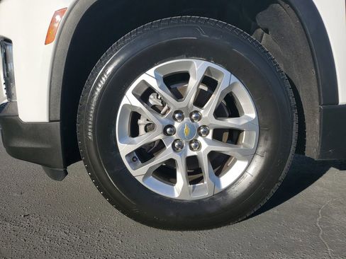 Used 2022 Chevrolet Traverse LS image 6