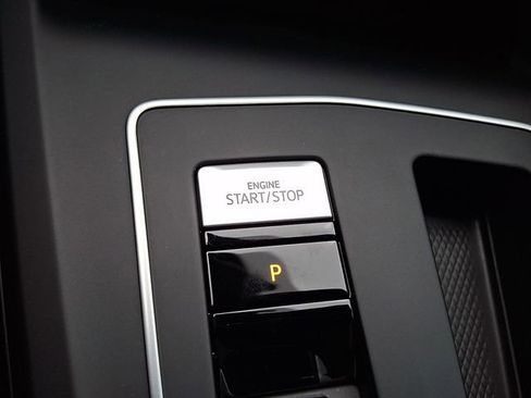 Used 2022 Volkswagen Golf R AWD/4WD image 23