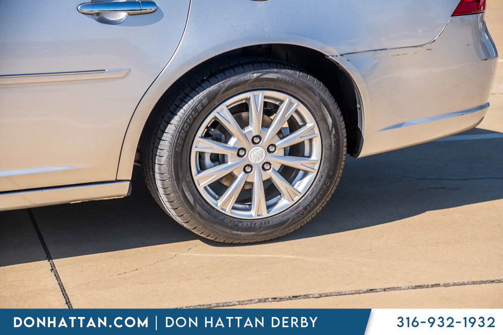 Used 2009 Buick Lucerne CXL FWD image 30
